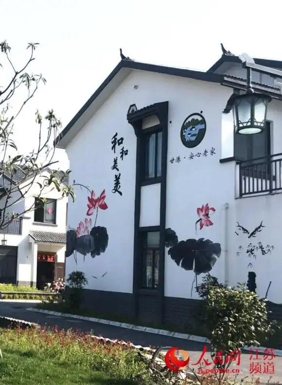 江苏东台文化墙绘出文明新风尚