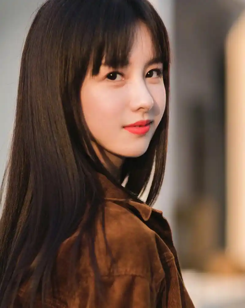 端庄秀气的陈都灵