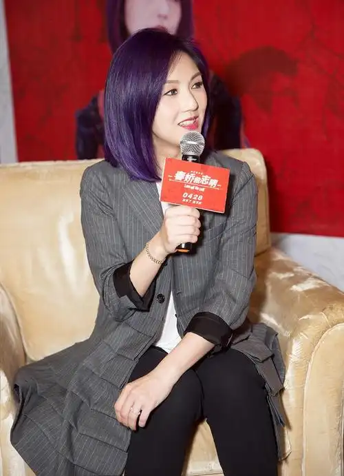 p>杨千嬅,原名杨泽嬅,1974年2月3日出生于中国香港,祖籍广东汕头