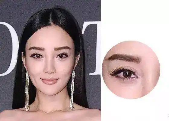 杨幂baby都在画 "空气眼妆"