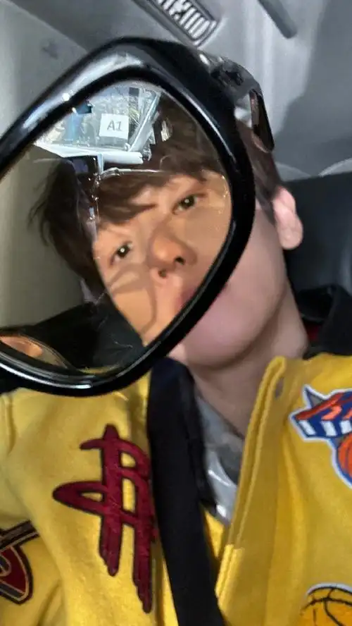 伯贤超话@baekhyunee7#边伯贤#bbh bbx  240322【baekhyunee_exo】ins