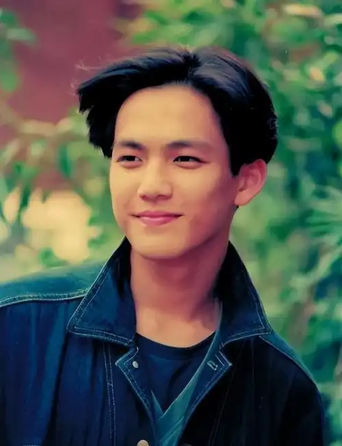 在2014年,钟汉良如一颗冉冉升起的明星,以主演《何以笙箫默》而一炮而