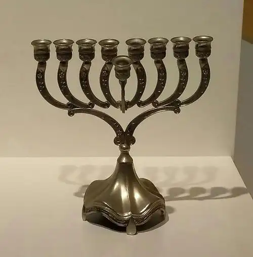 犹太教灯台,2010年以色列海法市赠.