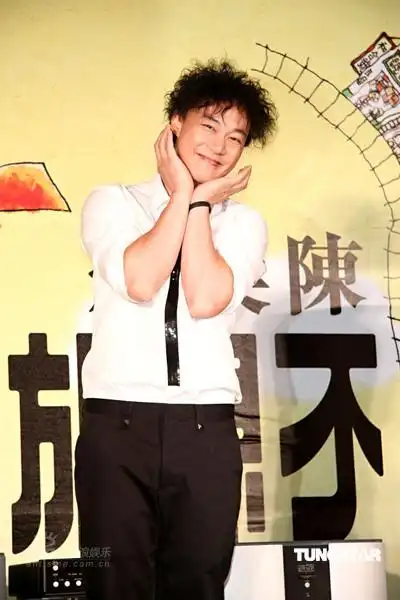 陈奕迅扮可爱