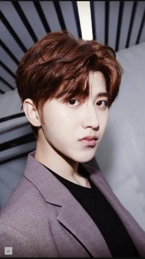 蔡徐坤粉丝发色p图大赏##蔡徐坤晒湿发对镜自拍