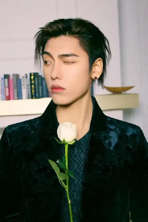 王子异丝绒复古西装##王子异好贵气