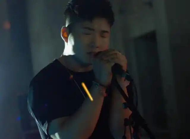 网红白小白,带团队到外站直播,官方给予扶持,人气突破"10w "