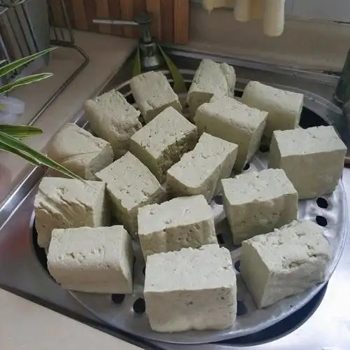 厨房戒做的吃自己的豆腐(手工石磨豆腐)