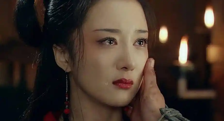 她曾是古装第一美人,被狗咬毁容后,如今40岁靠演新女人翻身_李依晓