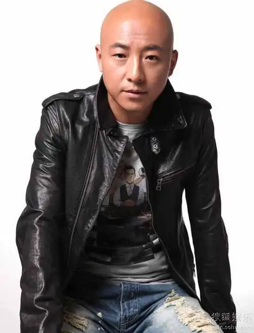 周晓鸥化身痞子英雄 《门第》演绎机智小人物