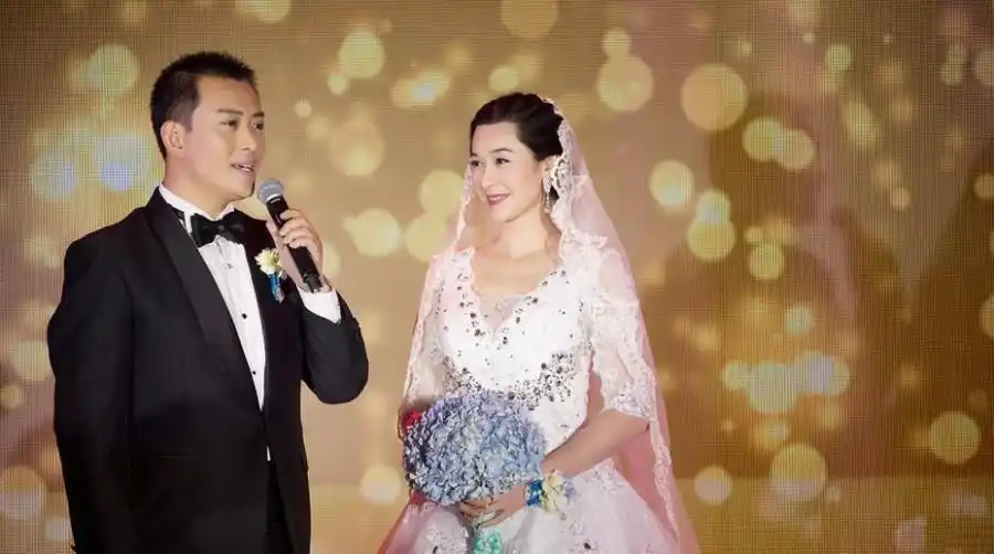 组图:黄海冰甄锡办婚礼 互换戒指喝交杯酒_高清图集_新浪网