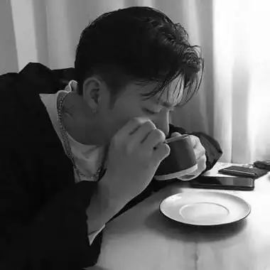 真人男生黑白高冷伤感头像 男生头像图片大全 -【爱个性】