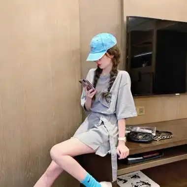 真人头像女全身