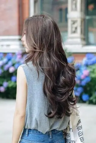 朴瑟 中长发 卷发～这款发型就是背影杀手