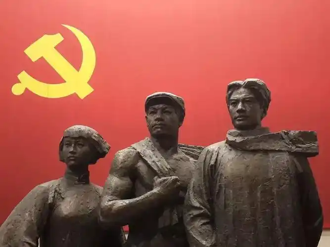 缅怀革命烈士向未来出发