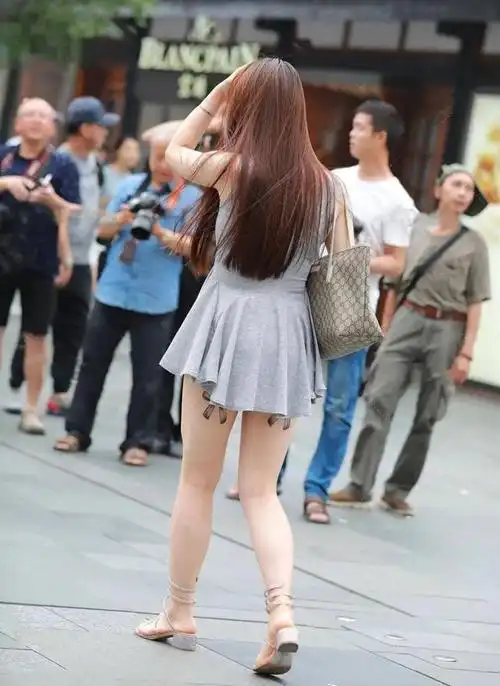 腿粗穿短裙好吗一切视情况而定穿搭不可以偏概全