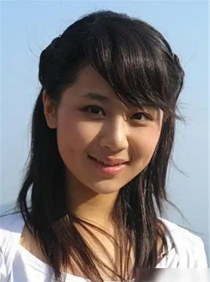 杨紫晒写真被质疑微整,拿早期照片对比一眼辨出|童星|小花旦|整容