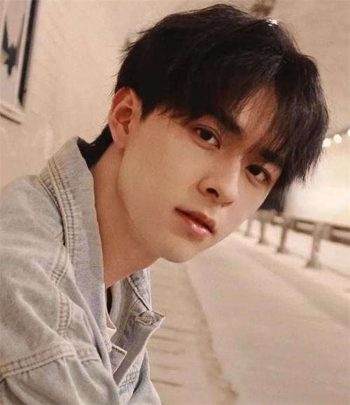 韩式括号刘海发型 帅哥都在剪的刘海_韩式男发 - 美发站