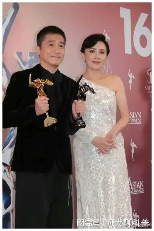 刘嘉玲:梁朝伟是真得社恐,坐飞机都要买6个位置,怕被打扰.