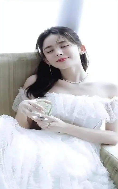 有种夺命的刀是古力娜扎的腰有种迷人的魂叫她的臀