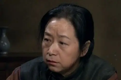 张国立为娶邓婕和原配离婚32年过去了前妻罗秀春过得咋样