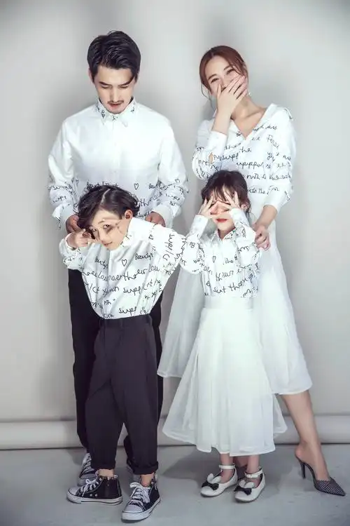 新款一家主题拍照四口摄影亲子全家福影楼亲子装亲子装