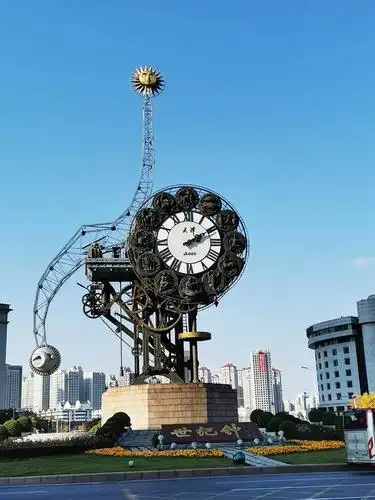 世纪钟是天津市为迎接新世纪建造的最具关注度的标志性建筑,钟表盘