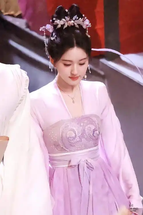 赵露思新剧神隐海报