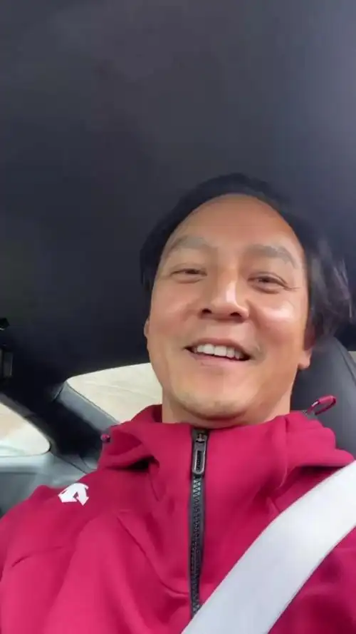 前有陈冠希素颜,后有吴彦祖发际线,我们喜欢的icon都老了.