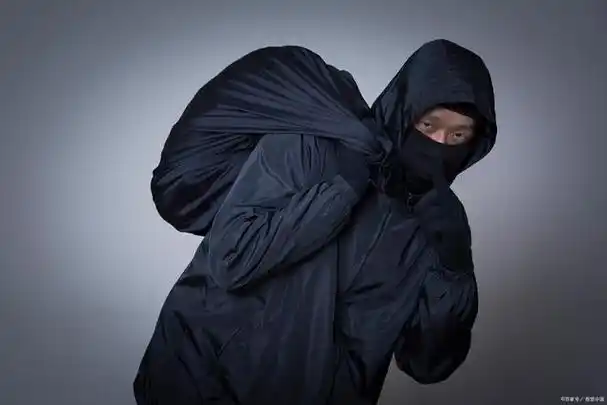 为什么中国的蒙面人都蒙下半张脸,西方的蒙面人都蒙上半张脸?