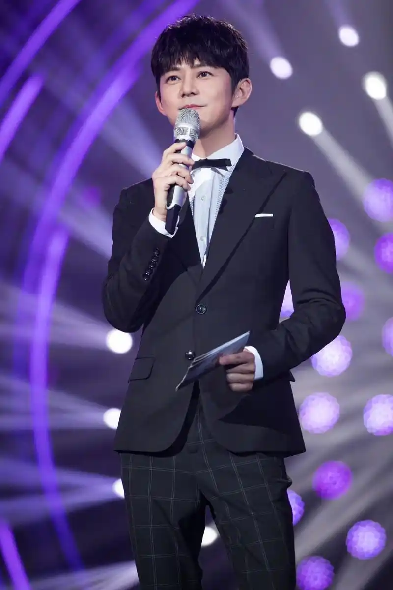 何炅回应嘴瓢称是正常发挥自侃只是个好看的主持人