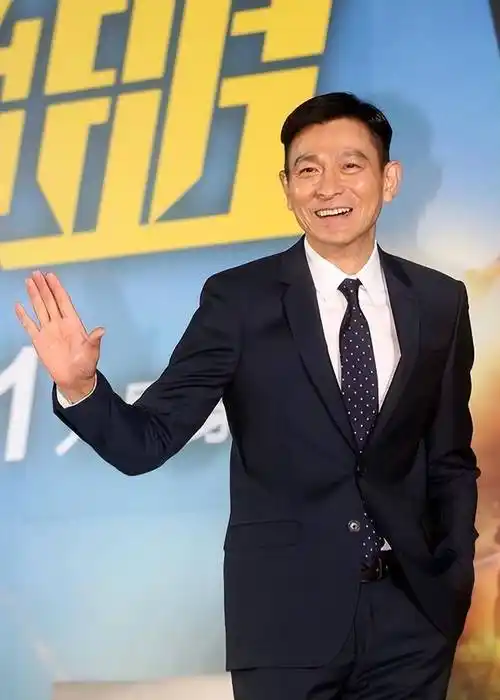 62岁刘德华在香港为父亲举办丧礼!