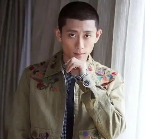 来看看男明星的板寸头 陈伟霆十分霸道 张一山痞气十足 千玺为什么