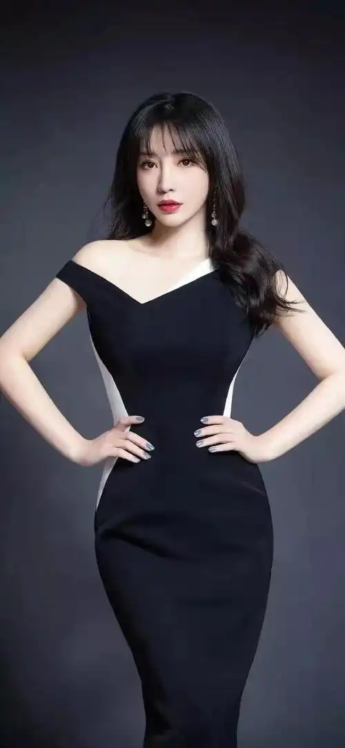 柳岩壁纸,一位身材很好的美女哦