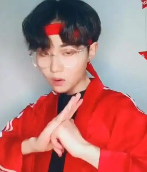 女儿心男儿身中性小姐姐的魅力让人深深为之吸引