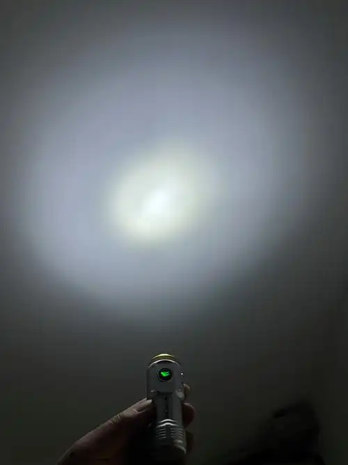 迷你手电筒强光可充电超亮户外定焦聚光远射磁吸家用耐用小型便携