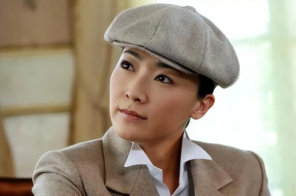 演员阿斯茹:怀孕后男友瘫痪,不离不弃照顾他8年,未办婚礼成遗憾