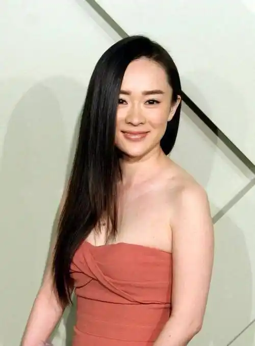 霍思燕浴巾裙太惹眼了这么紧硬勒出模特身材气质太惊艳