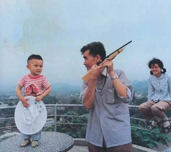 老照片80年代的儿童游戏玩过的大都结婚生子了