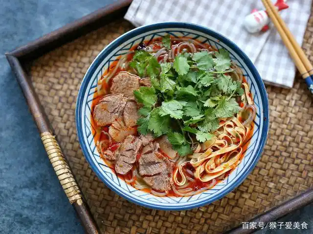 分享淮南牛肉粉丝汤做法,好吃没道理,一口鲜汤一口肉,超满足