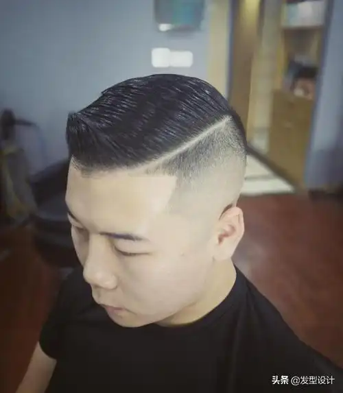 男士时尚短发发型图片推荐(今年流行帅气男士短发发型30款)(27)