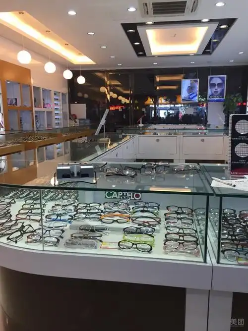 暴龙眼镜泗泾店