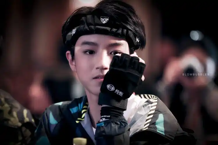 王俊凯# #tfboys王俊凯# #tfboys# 151026 全员加速中发布会 cr:boww