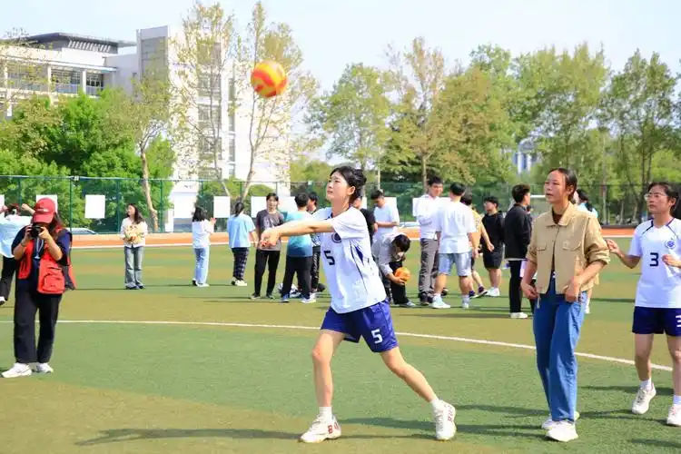 洛阳理工学院2024年联通杯田径运动会掠影学生组