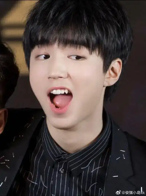 你眼底的笑意,是融化整个盛夏的蜜糖@tfboys