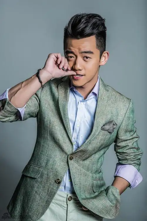 组图:郑恺优雅大片深情款款坦露柔软内心_高清图集_新浪网