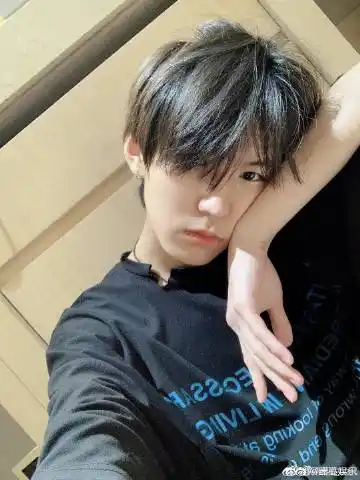 动图(cr:logo)rapper:圳南,王梓宁,徐圣恩,寇聪舞担:林陌,罗杰,左叶