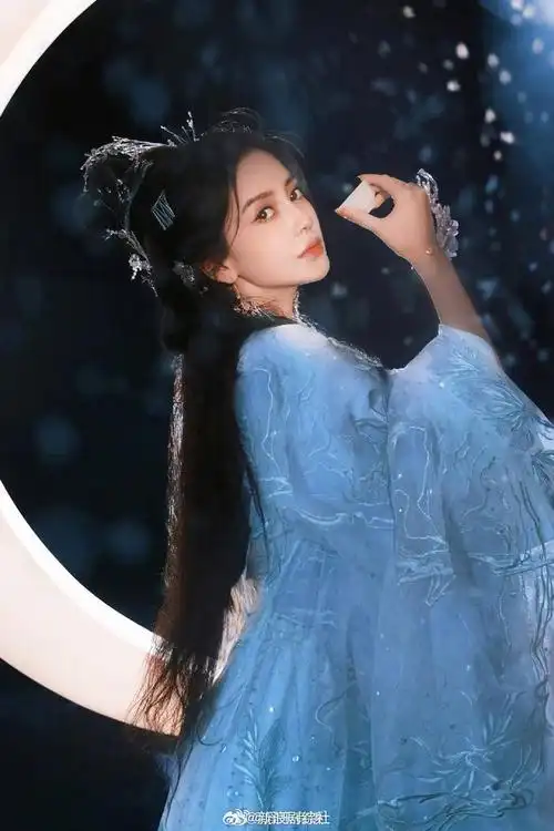 杨颖@angelababy 中秋节写真美疯了……__财经头条