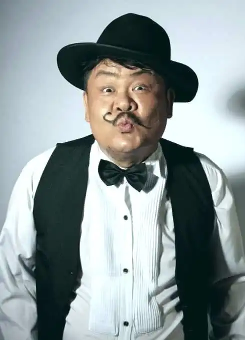 香港几位胖男星,他洪金宝都敬三分,而他是胖子影帝