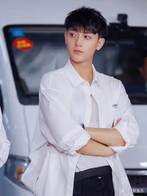 黄子韬晒照分享日常,被吐槽丑和油腻